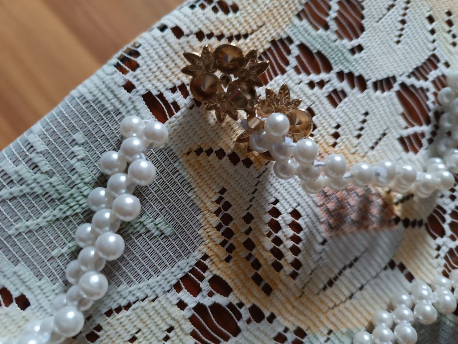 Elegancki pasek z pereł