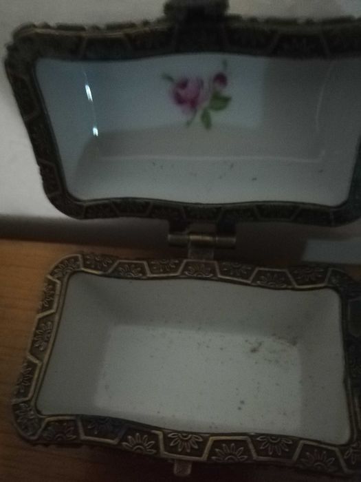 Caixa de porcelana e metal da marca NAV  PORTUGAL