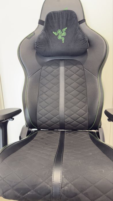 Cadeira Gaming Razer Enki (preta e verde)