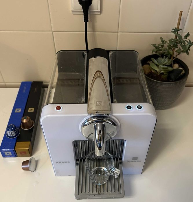 Máquina café Nespresso KRUPS Le Cube