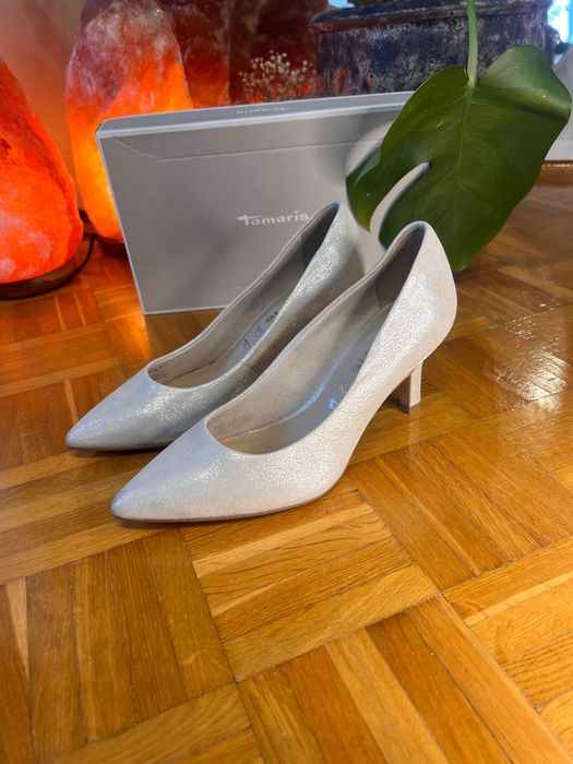 Przepiękne buty nowe błyszczące czółenka delikatny obcas