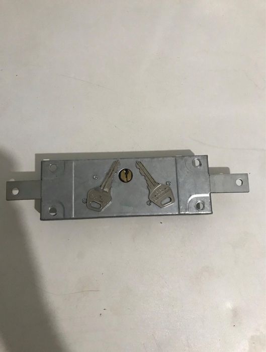 Fechadura con dos chaves