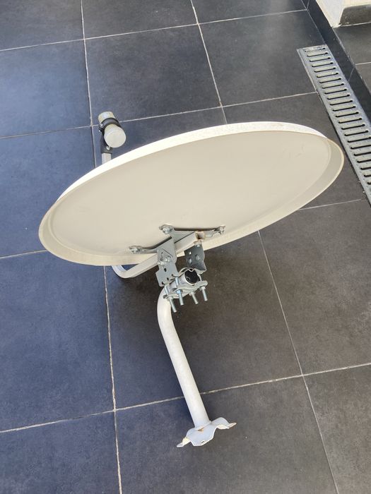 Complete Parabolic Antenna with Mount and Head64739853951619121
