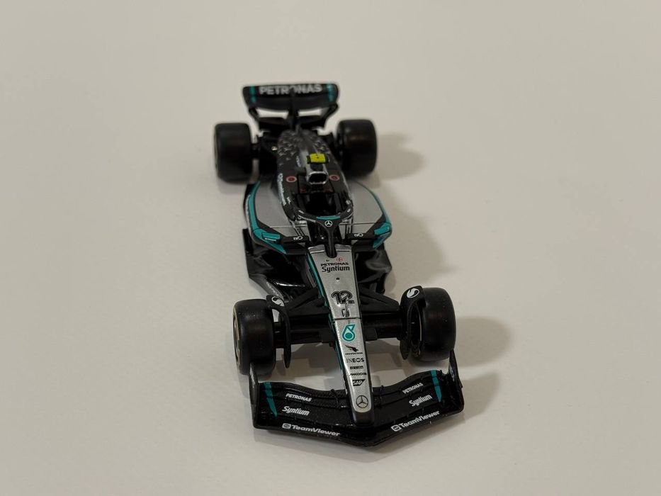 Моделі Bburago F1 Mercedes-AMG W16 2025 (#12)