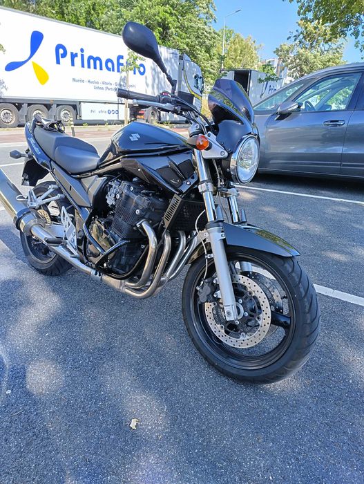 Suzuki Bandit 650  com Top Case 77 cvs