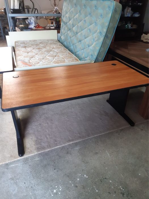 Mesa em madeira de escritorio