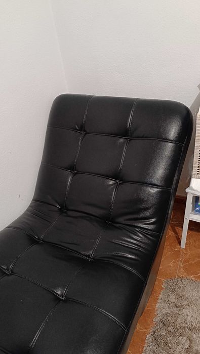 Chaise longe preto semi novo
