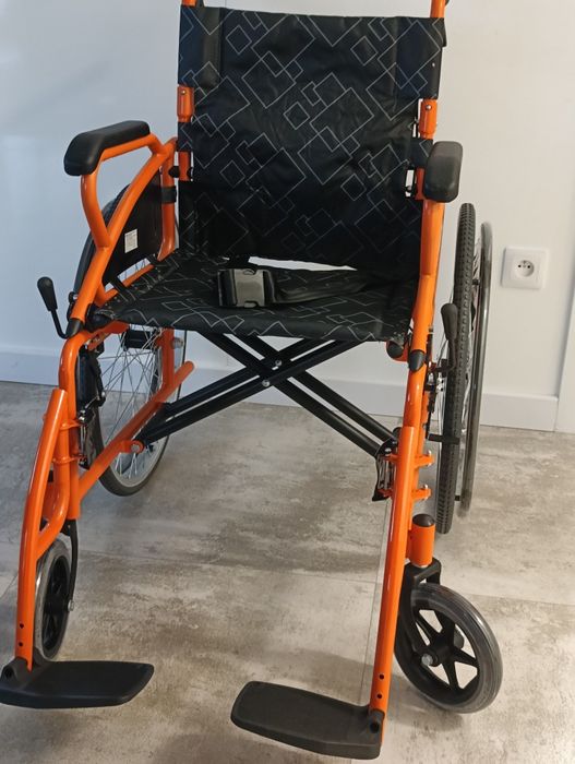 Wózek inwalidzki lekki składany 61 cm