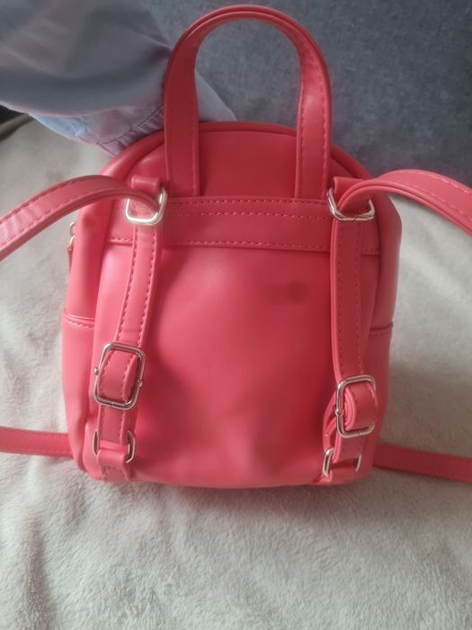 Nowy Rozowy plecak guess