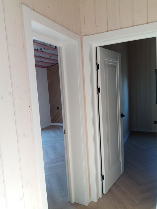 Монтаж міжкімнатних  дверей та плінтуса