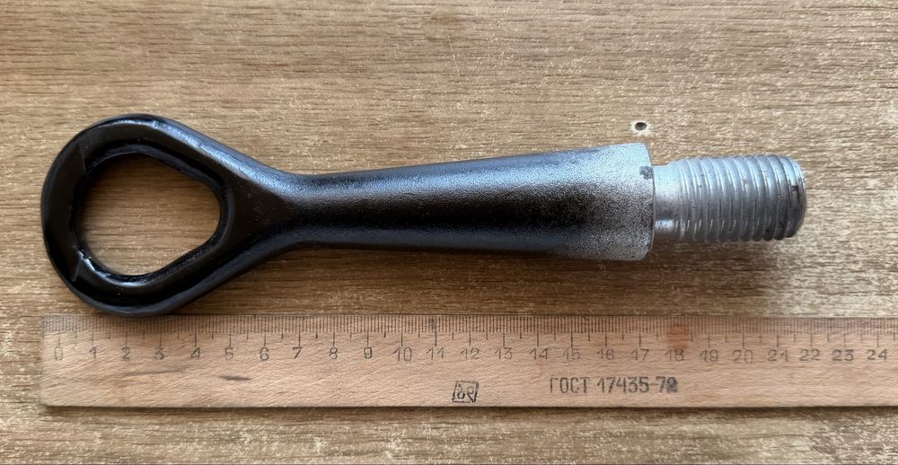 Продам Крюк буксировочный для авто