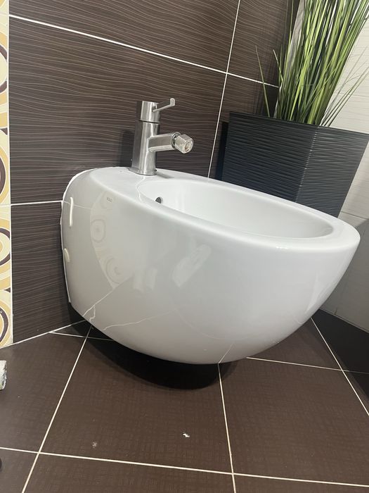 Umywalka. Bidet. Miska klozetowa