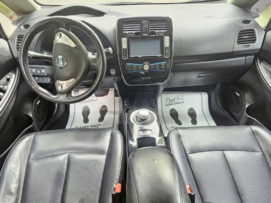 Nissan LEAF      2015