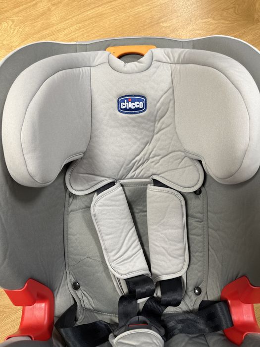 Chicco YOUniverse quase nova - Cadeira Auto