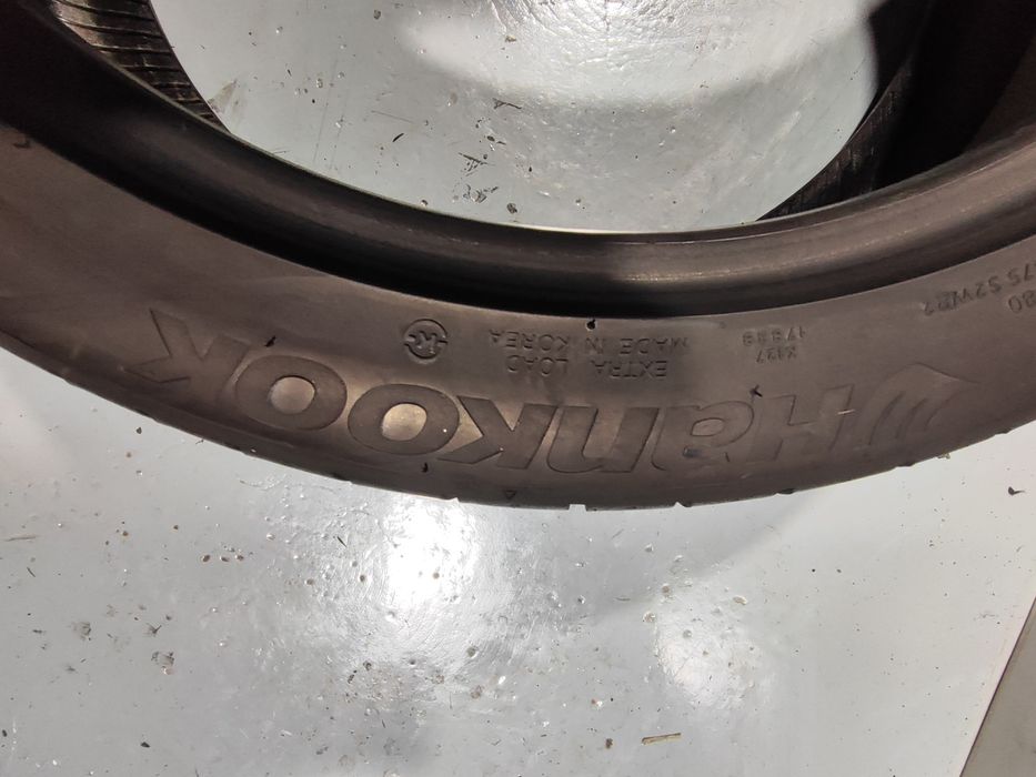 2 pneus semi novos 235-40R19 Hankook - Oferta dos Portes