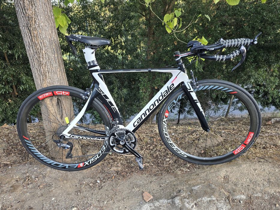 Cannondale de carbono com rodas carbono de tt