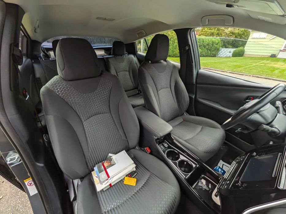 Toyota Prius Prime Plus      2017