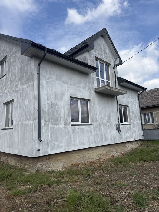 Продаю будинок в с. Братківці з гаражем та садом на 100 дерев