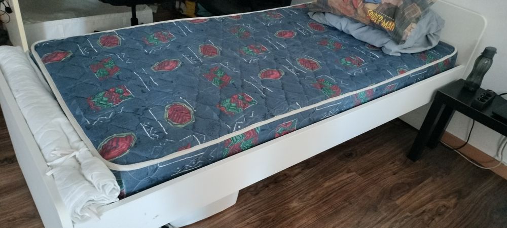 Cama individual.