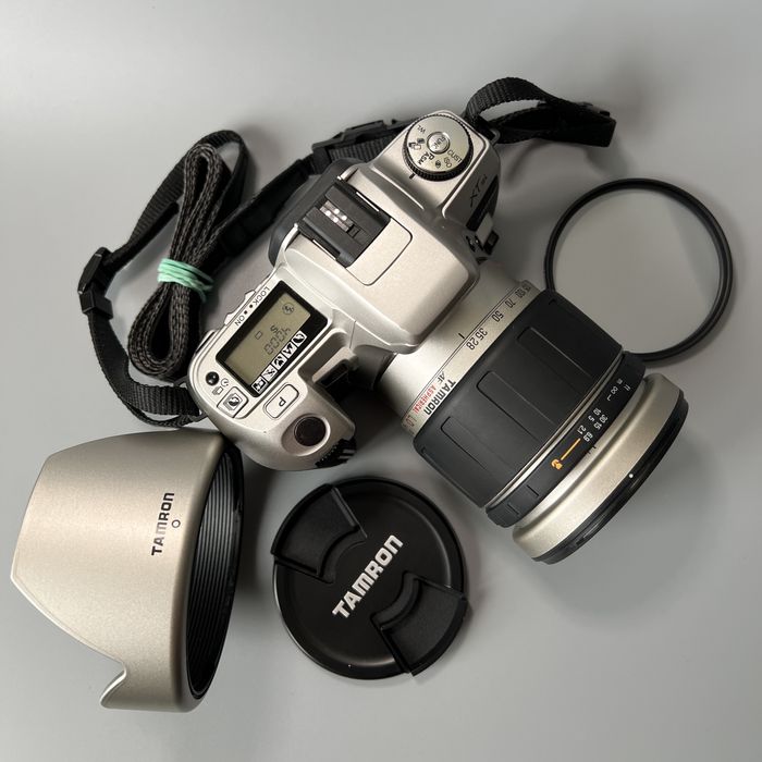 Плівковий фотоапарат Minolta Maxxum XTsi з об'єктивом 28-200 F3.8.-5.6