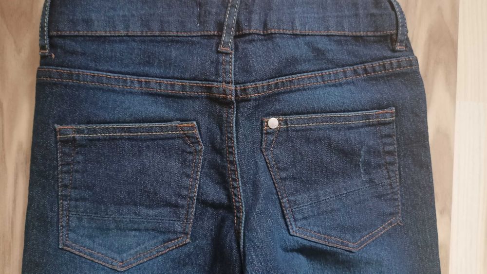 nowe z metką spodnie ciemny jeans 110/116