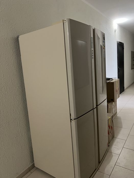 В звязку з переіздом продається Холодильник SHARP б/в великий