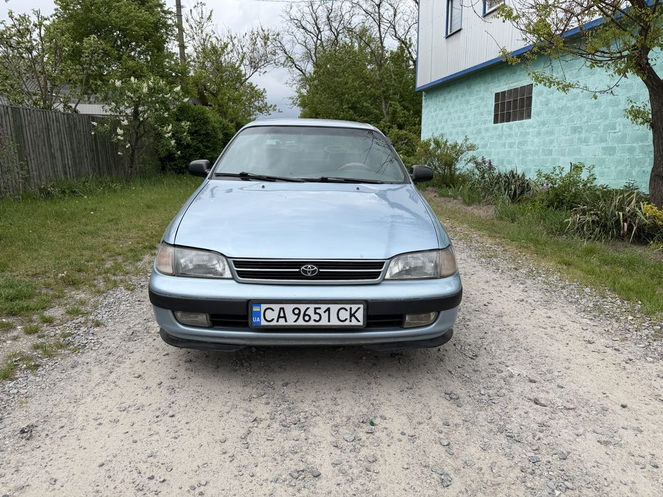 Toyota Carina E у гарному стані!