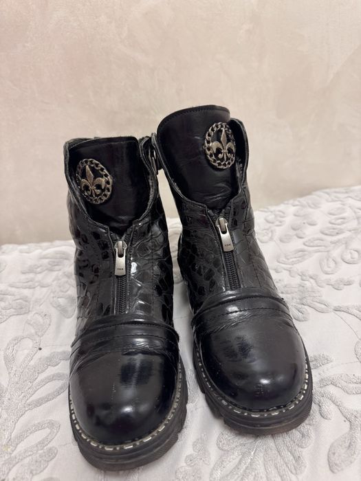 Продам черные ботинки,очень теплые ,36 размер