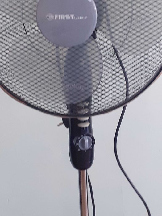 Sprzedam wiatrak czarny wys.150 cm używany