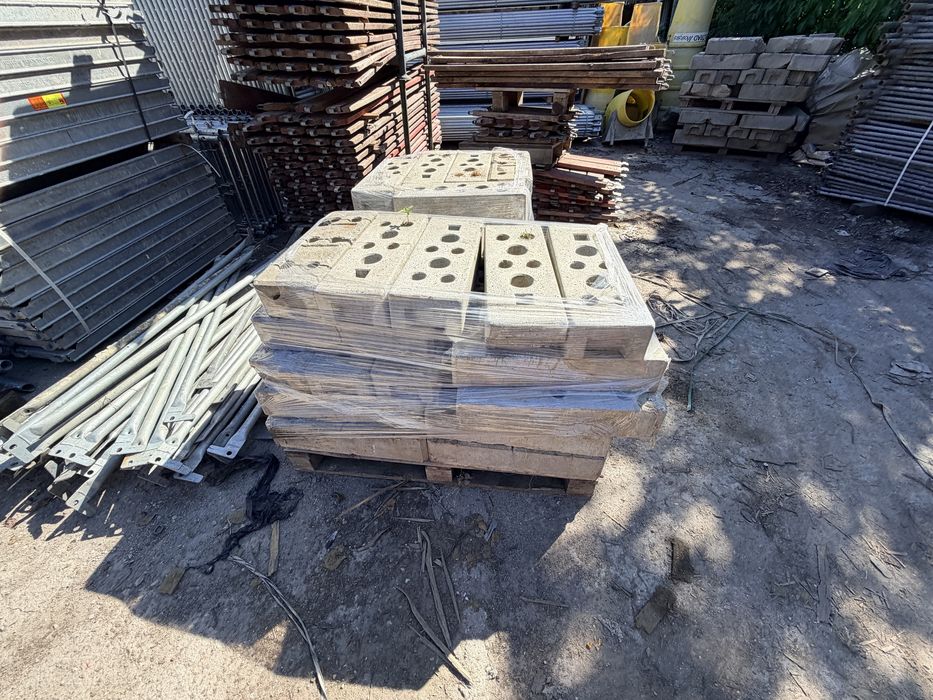 Ogrodzenia 350 x 200 , place budów - ogrodzenia rusztowań