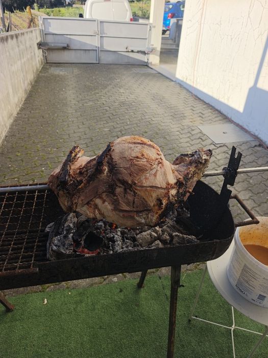 Pernil no espeto 
Zona centro
Mais informações