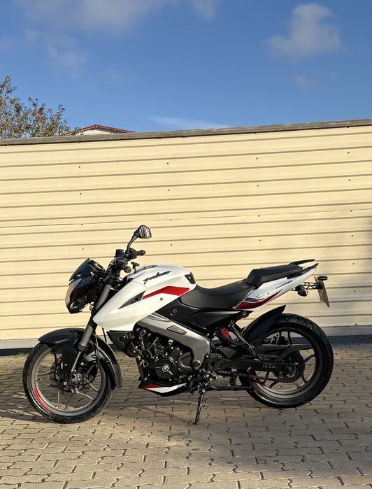 bajaj  pulsar ns200
