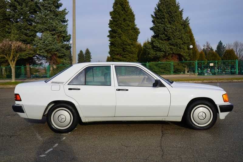 Mercedes W201 190 benzyna 1.8 109KM przebieg 194 tys km 1990r