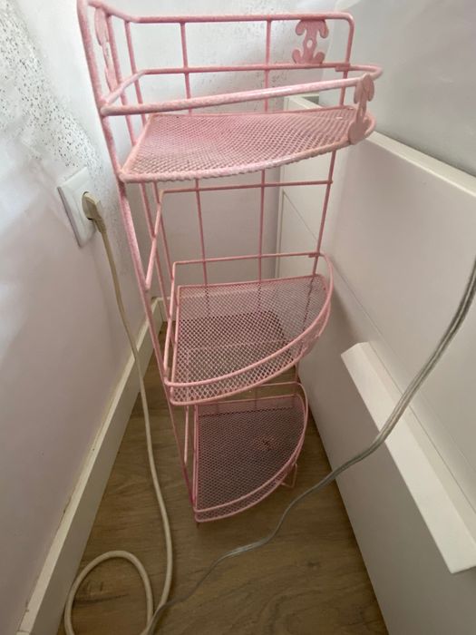 Móvel de arrumação de canto em metal rosa