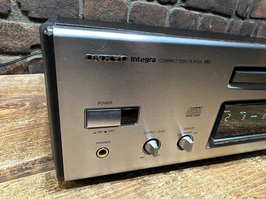 Odtwarzacz CD Onkyo INTEGRA DX-6850