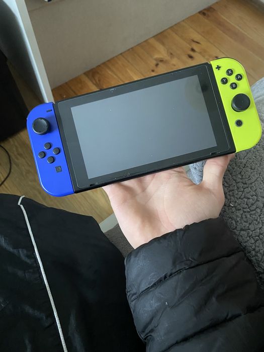 Nintendo switch v1 com pouco uso como nova