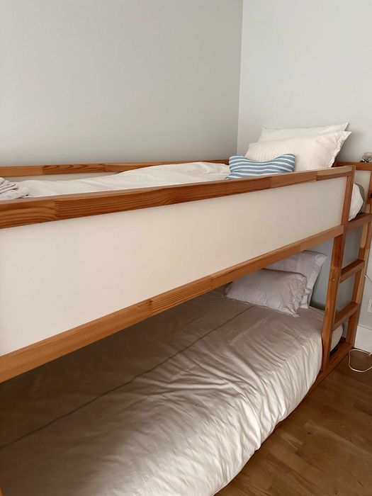 Cama beliche reversível, em pinho, 90x200 cm