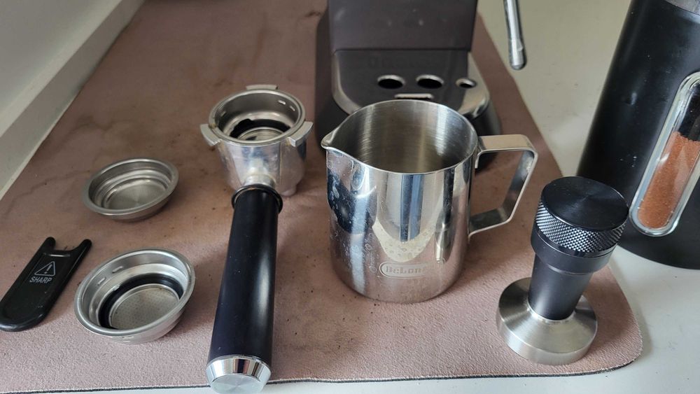 Máquina de café manual - Delonghi Dedica Arte