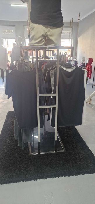 Expositor duplo com prateleira em vidro