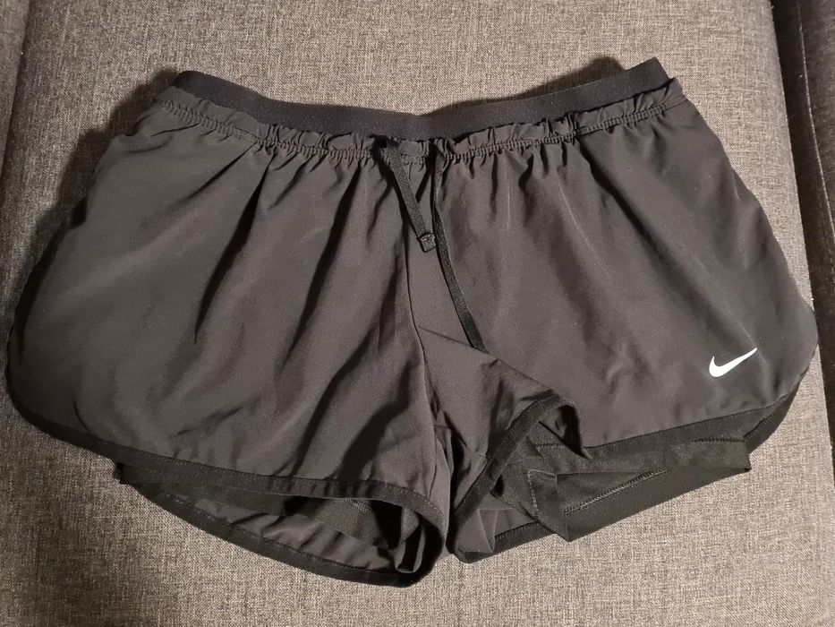 Krótkie czarne sportowe spodenki Nike r.M