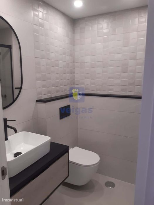 Apartamento T2+1 Central na Venteira, Amadora em Renovação Total