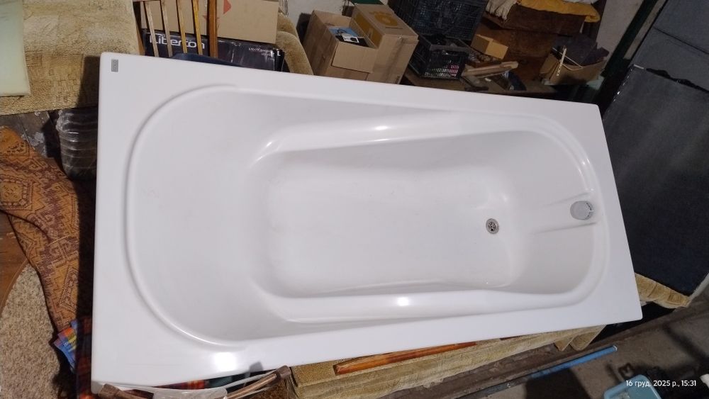 Ванна велика акрилова б/у 1900×900