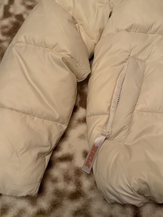 Продам нову бежеву куртку Pink