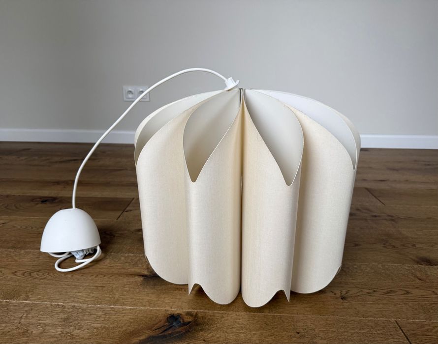 Lampa w kształcie kwiata. Używana. Stan dobry.