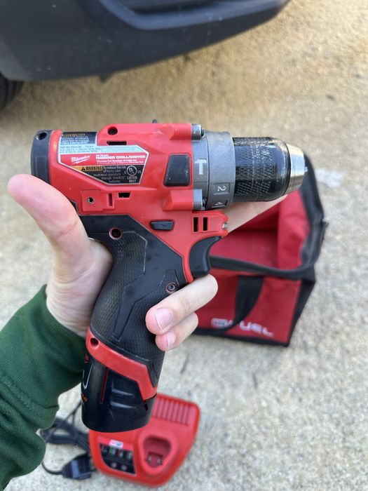 Aparafusadora milwaukee M12