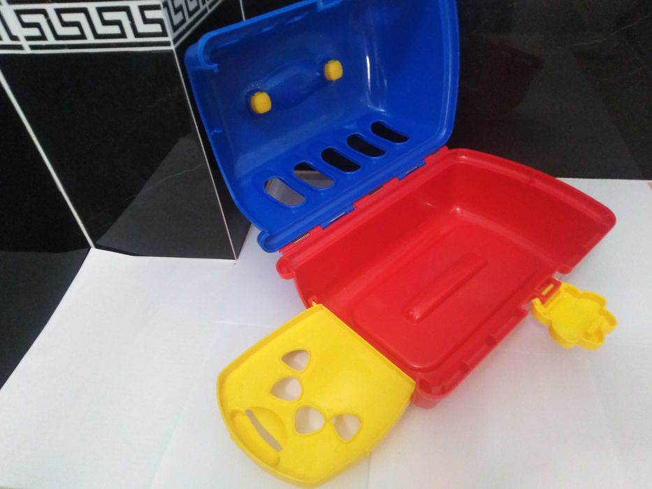 Transportadora de animais para brincar aos Veterinários.