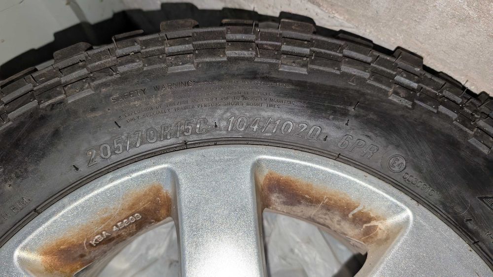 Maxxis trepador 205/70 R15C всесезонні шини  на  дисках 5*100