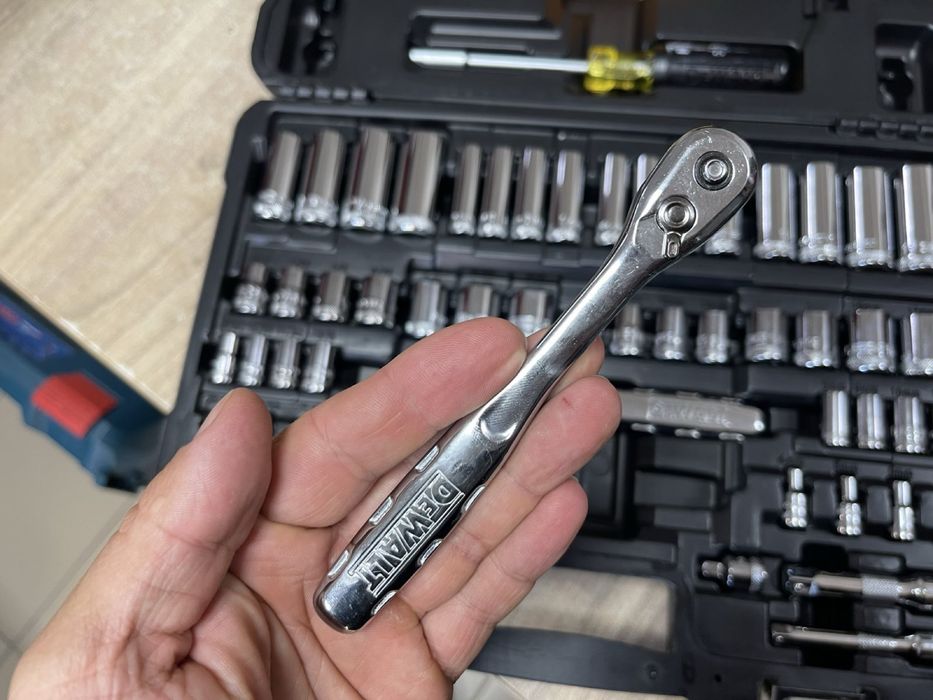 DeWALT DWMT73803 / Набір торцевих головок та ключів Девольт (142 предмета, 1/4" та 3/8")