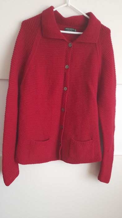 Жіночий светер..