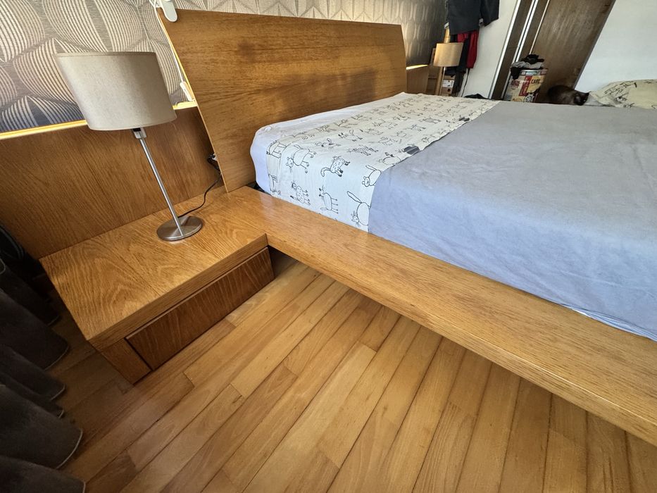 Mobilia de quarto (cama  e mesas cabeceira integradas) com luz